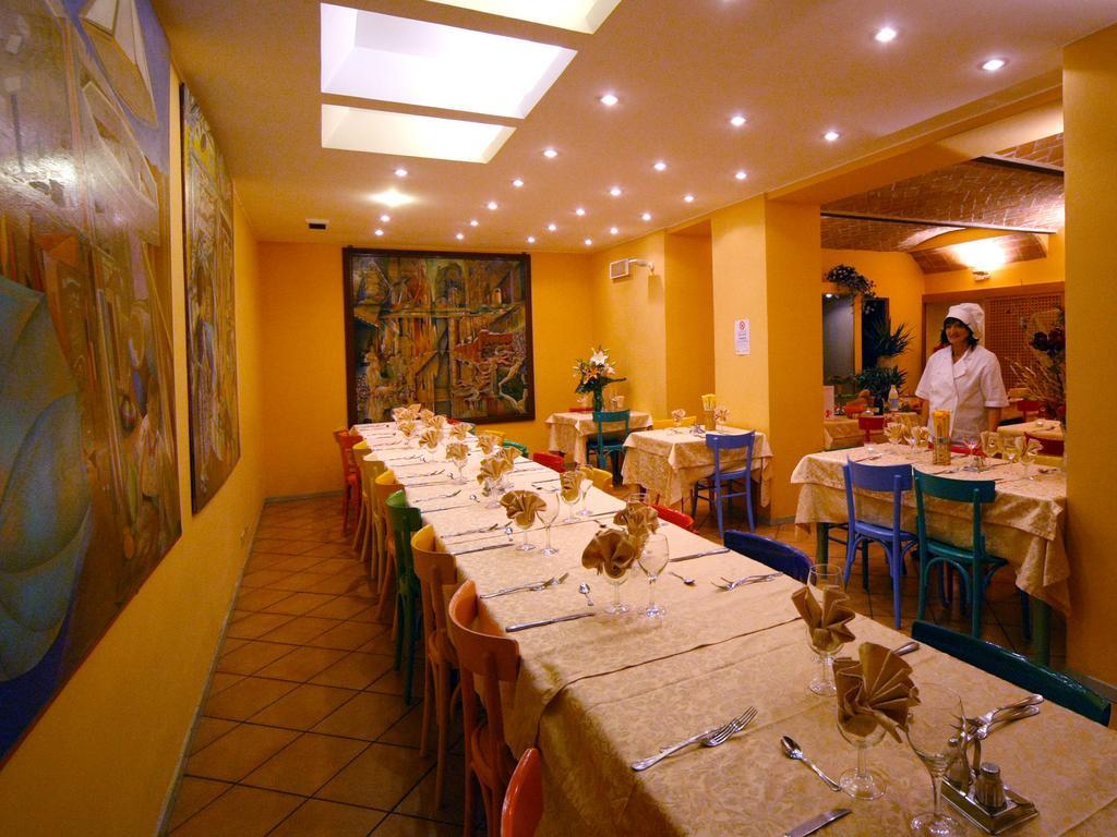 Albergo Ristorante Corsini Pavullo nel Frignano Bagian luar foto