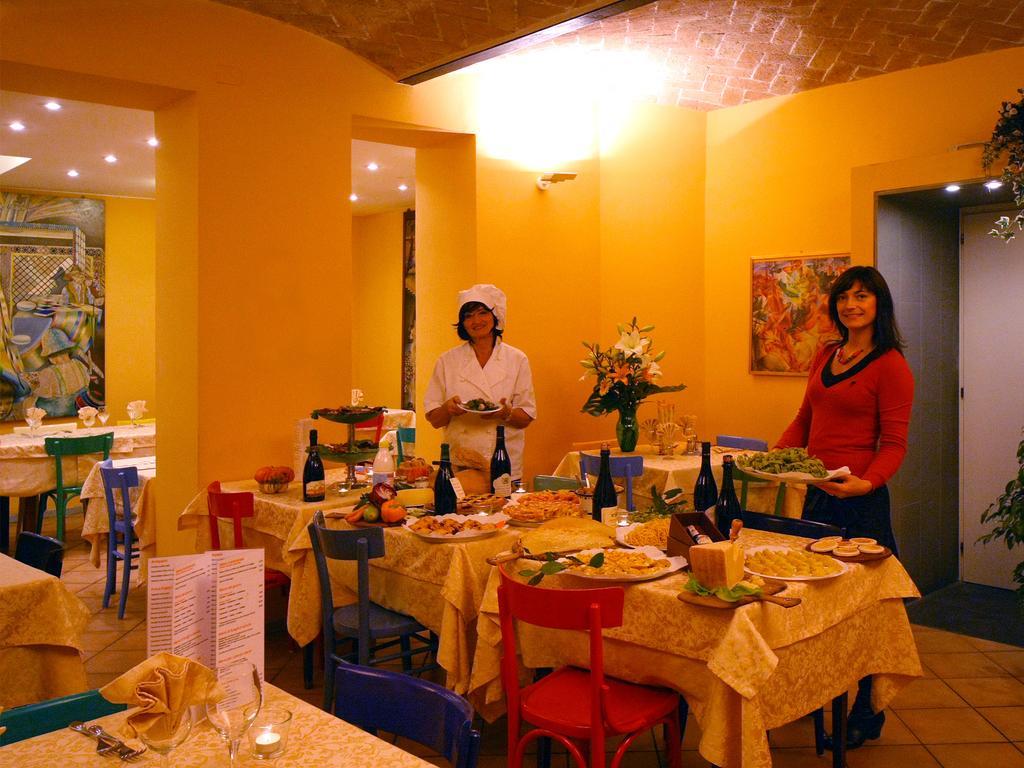 Albergo Ristorante Corsini Pavullo nel Frignano Bagian luar foto
