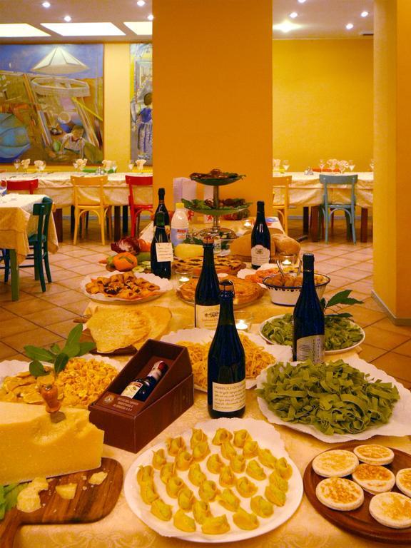 Albergo Ristorante Corsini Pavullo nel Frignano Bagian luar foto
