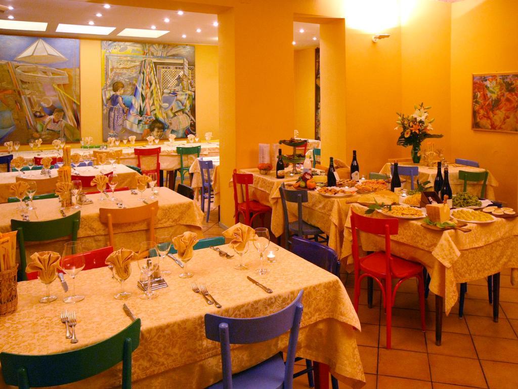 Albergo Ristorante Corsini Pavullo nel Frignano Bagian luar foto